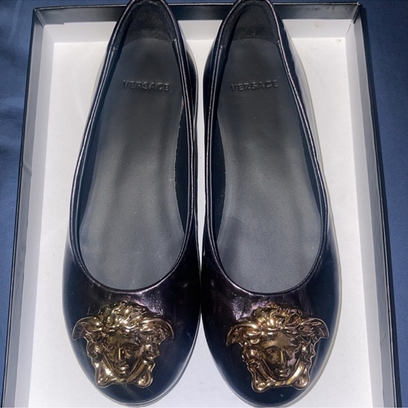 Versace Flats - Picture 1 of 8